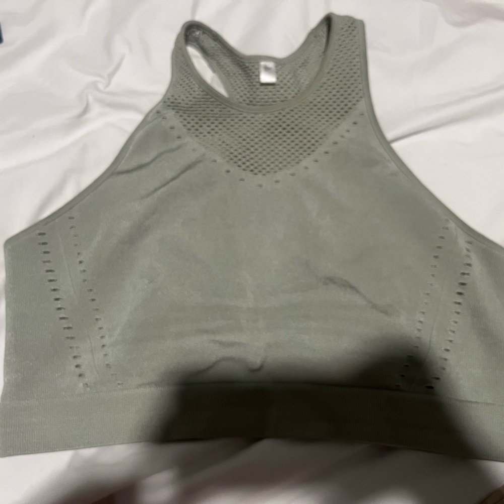 Selling a bundle of sports bra and a pair of leggings.